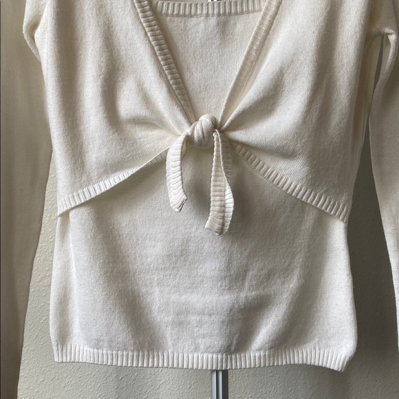 It’s Our Time Cream Tie-Front Sweater Top Size Medium - Picture 3 of 8